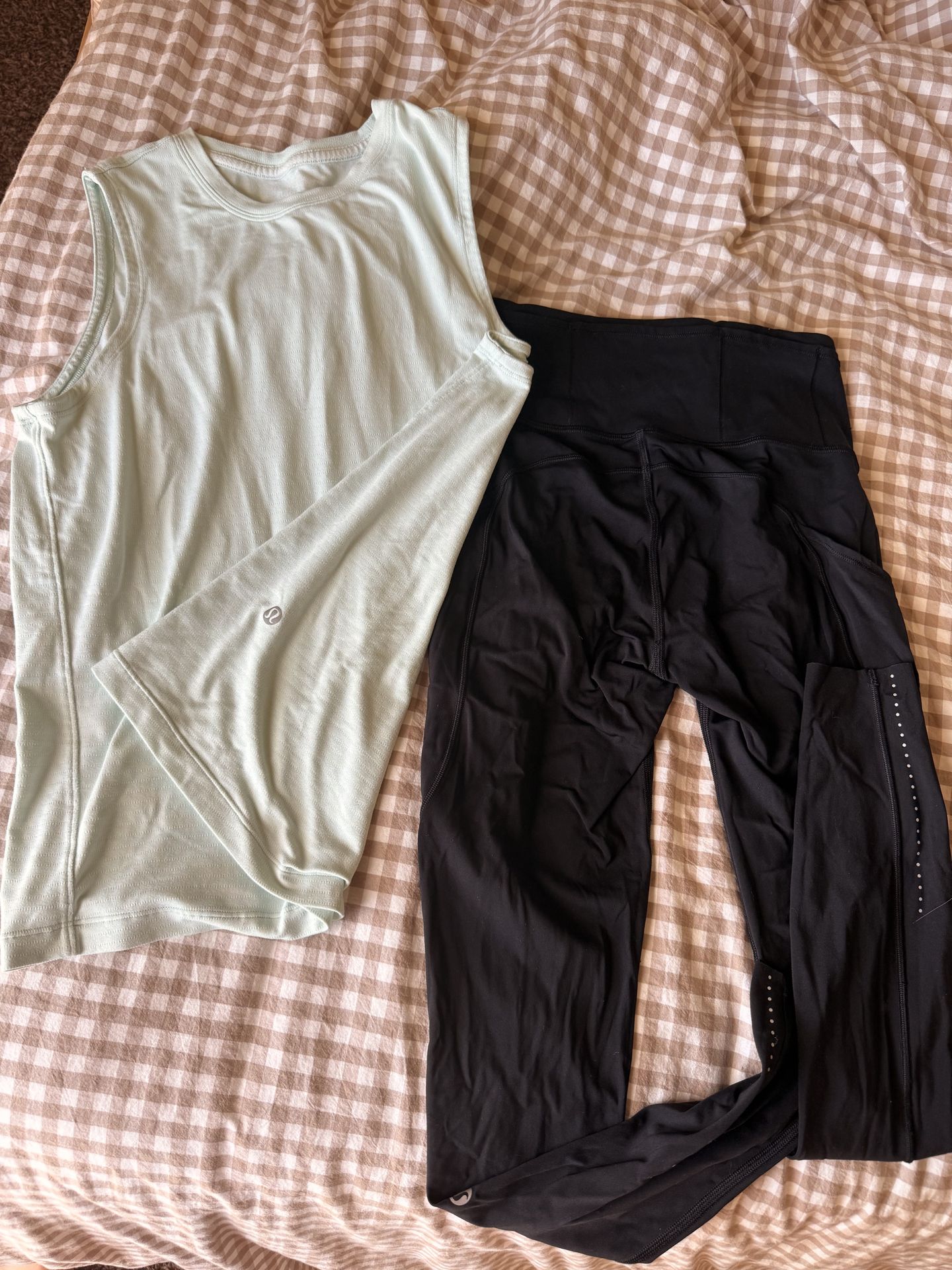 Lululemon Size 4 Top & Leggings