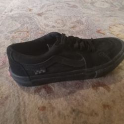 All black Vans low top (pop cush)