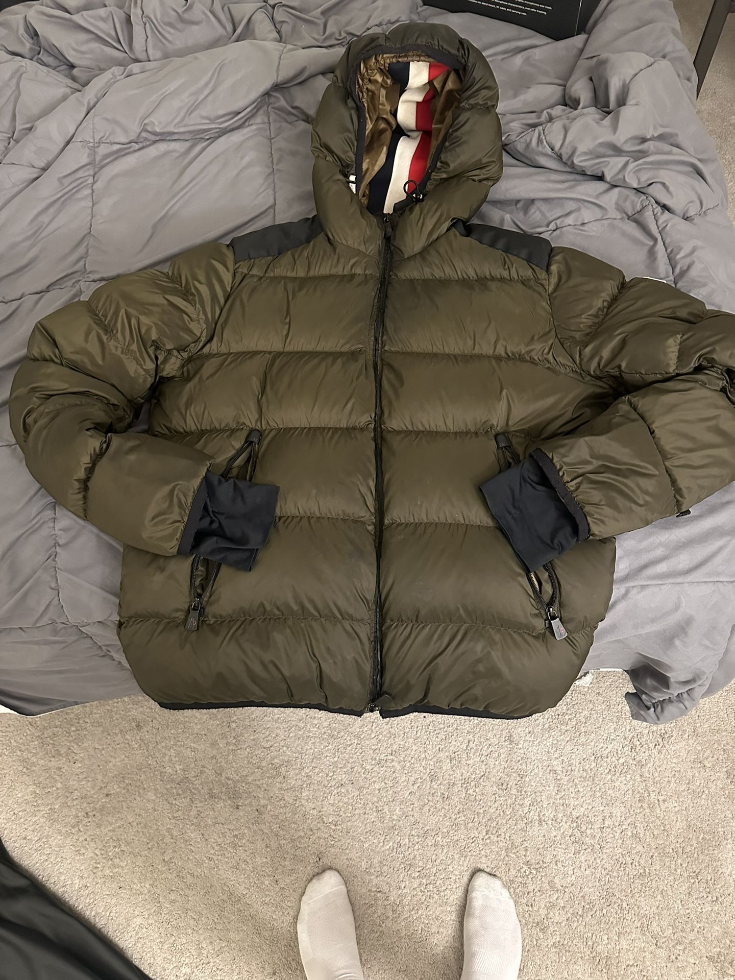 Men’s Moncler Jacket (L)