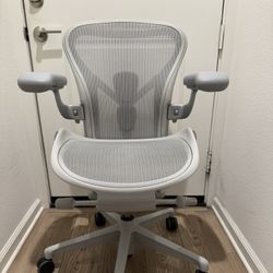 Pre Owned Herman Miller Aeron Remastered Size A Fully Loaded Office Chair In Mineral 
