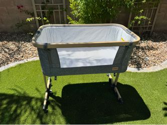AMKE Bedside Bassinet / Baby Crib – Adjustable Height – Excellent Condition