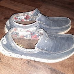 Mens Size 9 Heydudes Gray Color