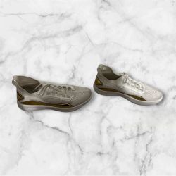 silentcare brand Woman’s shoes (size 9)