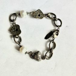 Elegant Silver and Pearl Bracelet 