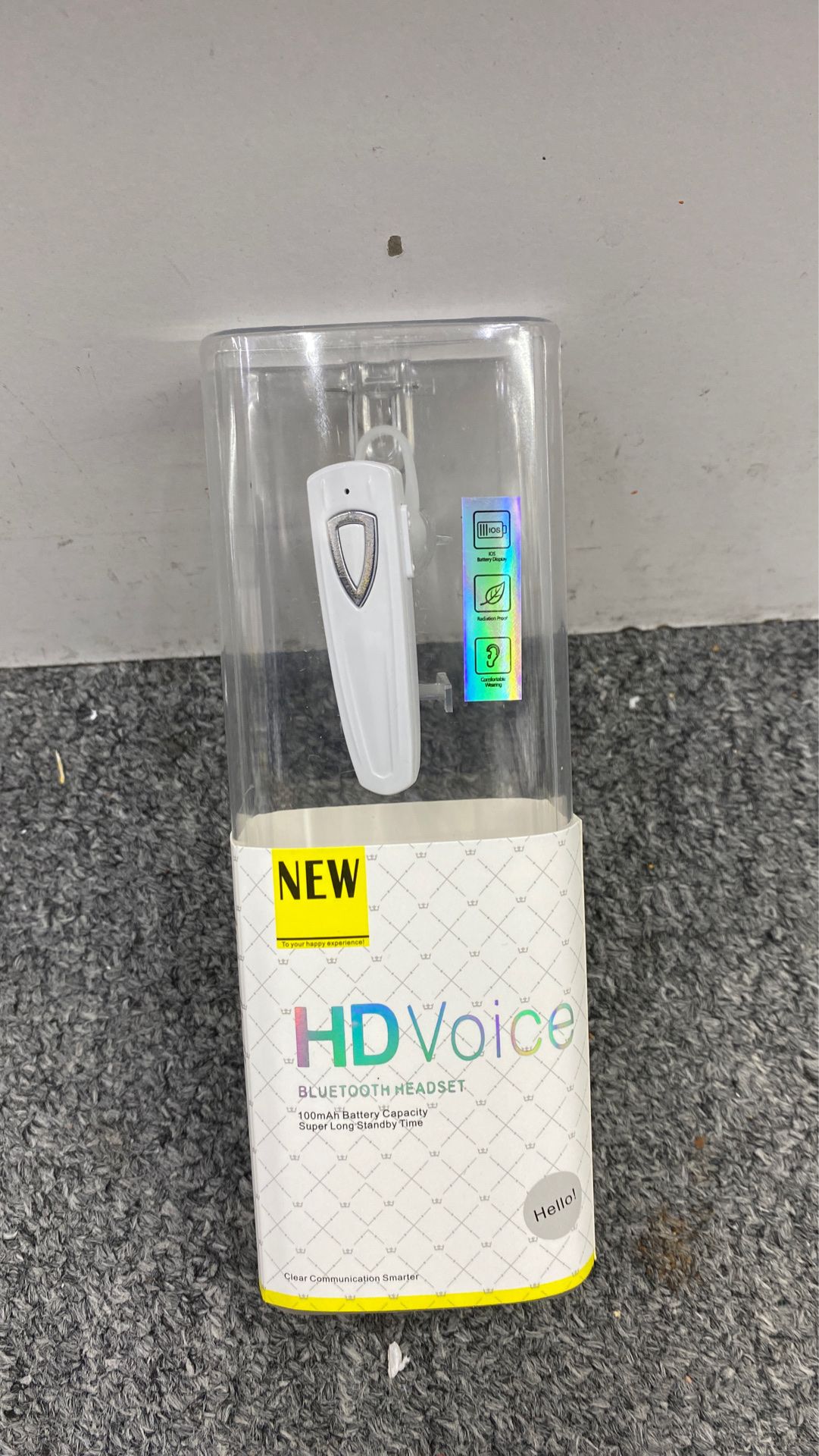 Universal Bluetooth headset works on Apple and android