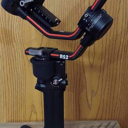 DJI RS 2 Combo - 3-Axis Gimbal Stabilizer for DSLR and Mirrorless Cameras