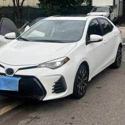 2019 Toyota Corolla  SE ! MINT !