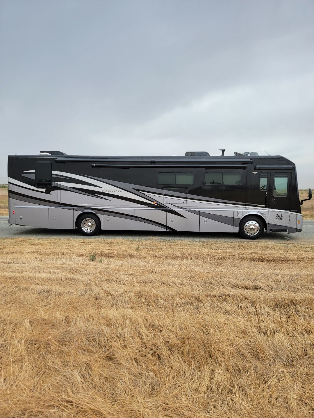 Winnebago Forza (2016)-38R