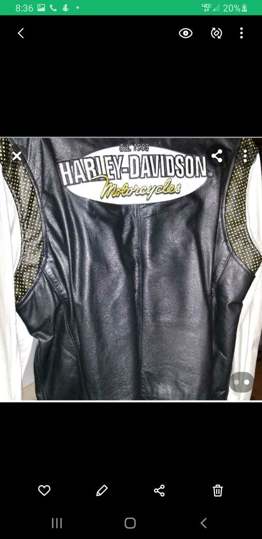 ladies Harley Davidson leather jacket XL