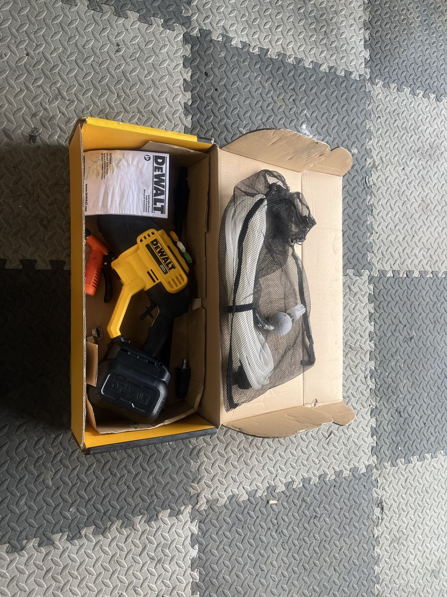 Dewalt Pressure Washer Gun With Battery And Attachments