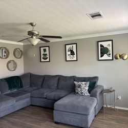 Gravy Sectional with Accessories
