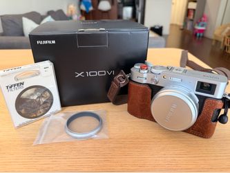 Fuji X100VI - With accessories