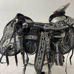 Nueva Montura Charra Super Bordada Con Herrage Y Fuste Plateado Completo