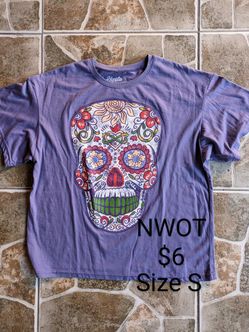NWOT Día De Los Muertos T-shirt Size S