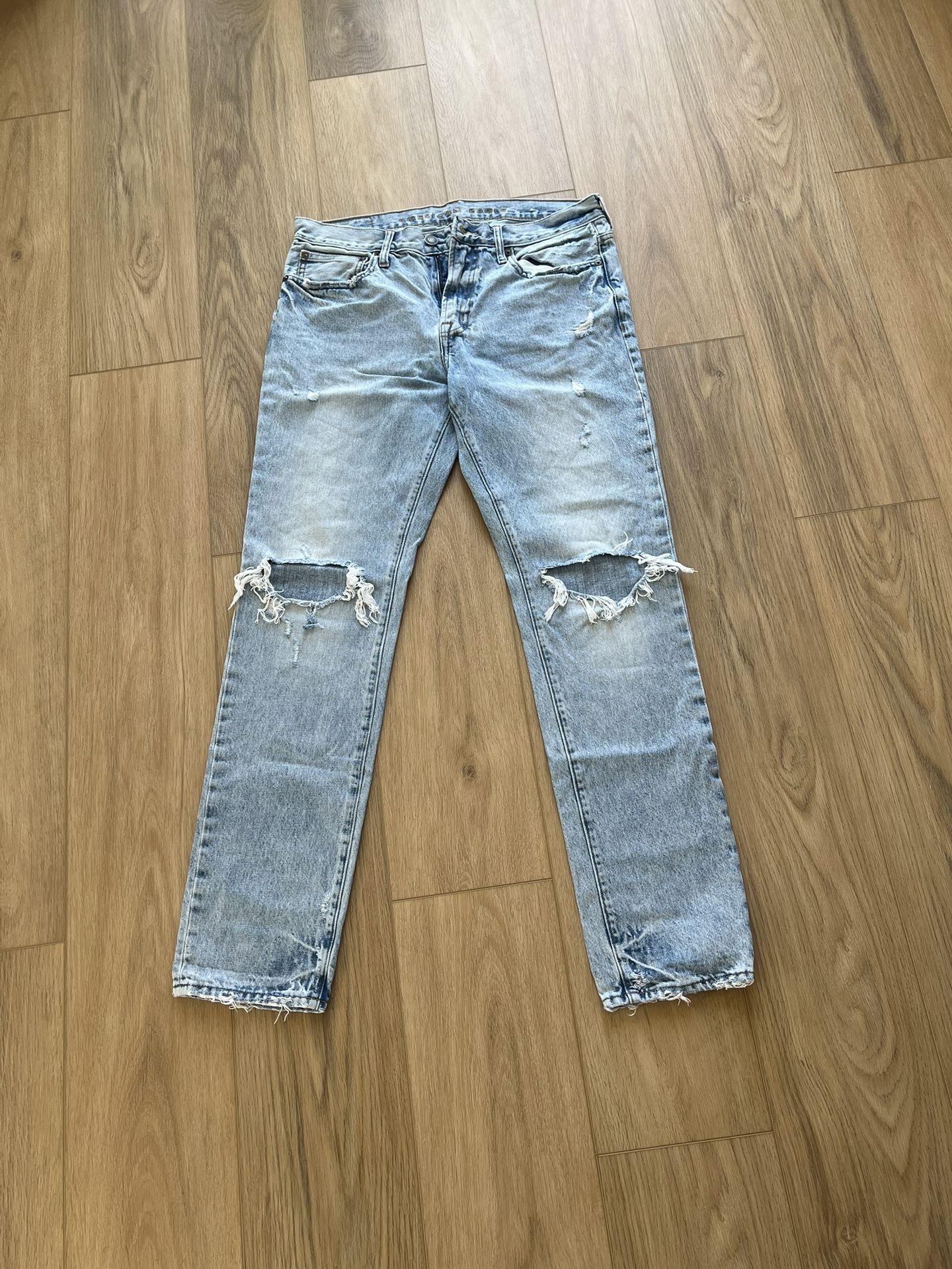Ripped skinny jeans 