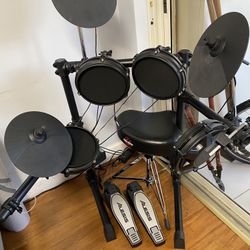 Drum Set With Bench and Pedal 