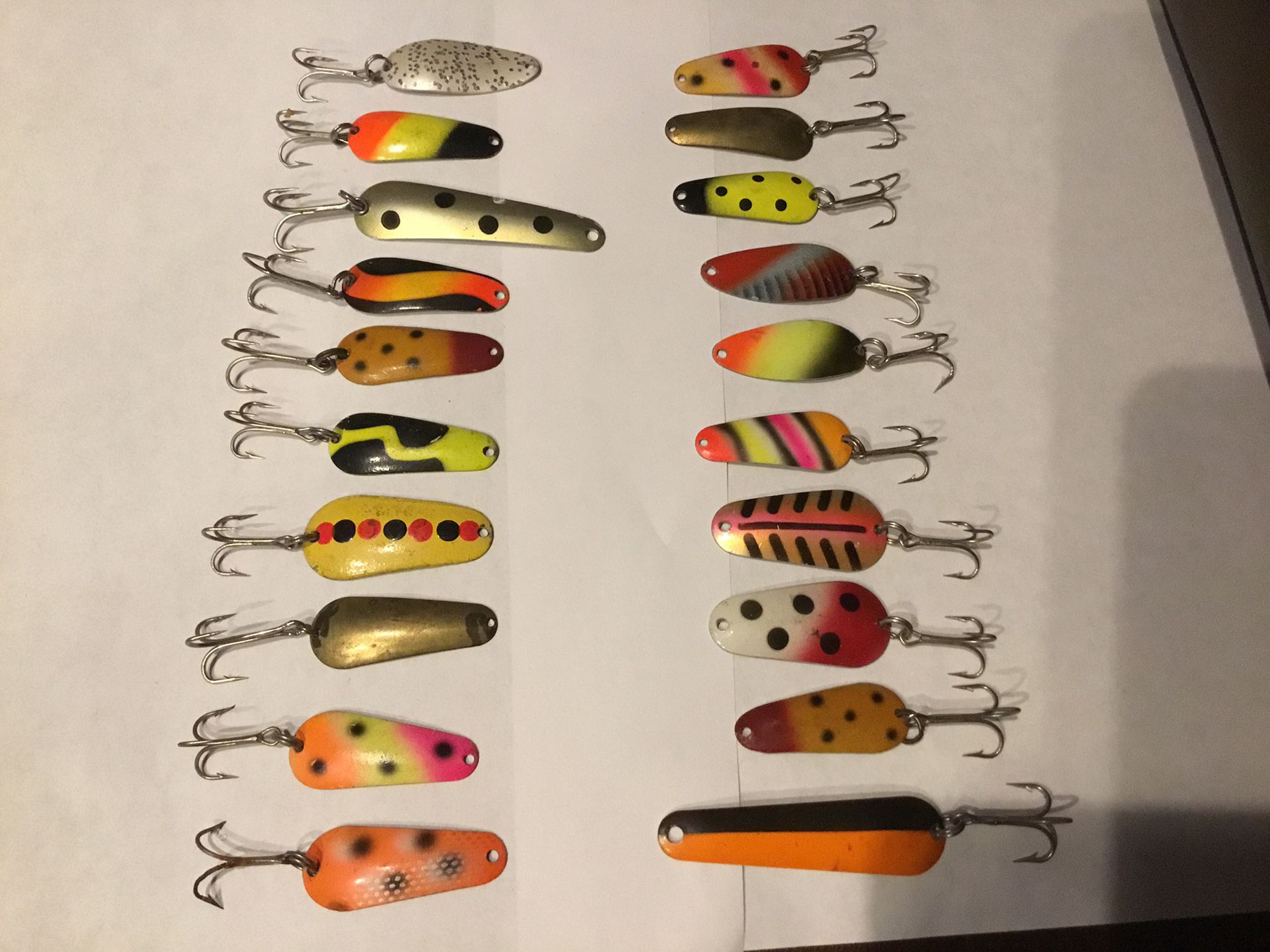 20 assrt shapes and sizes of walleye spoon fishing lures