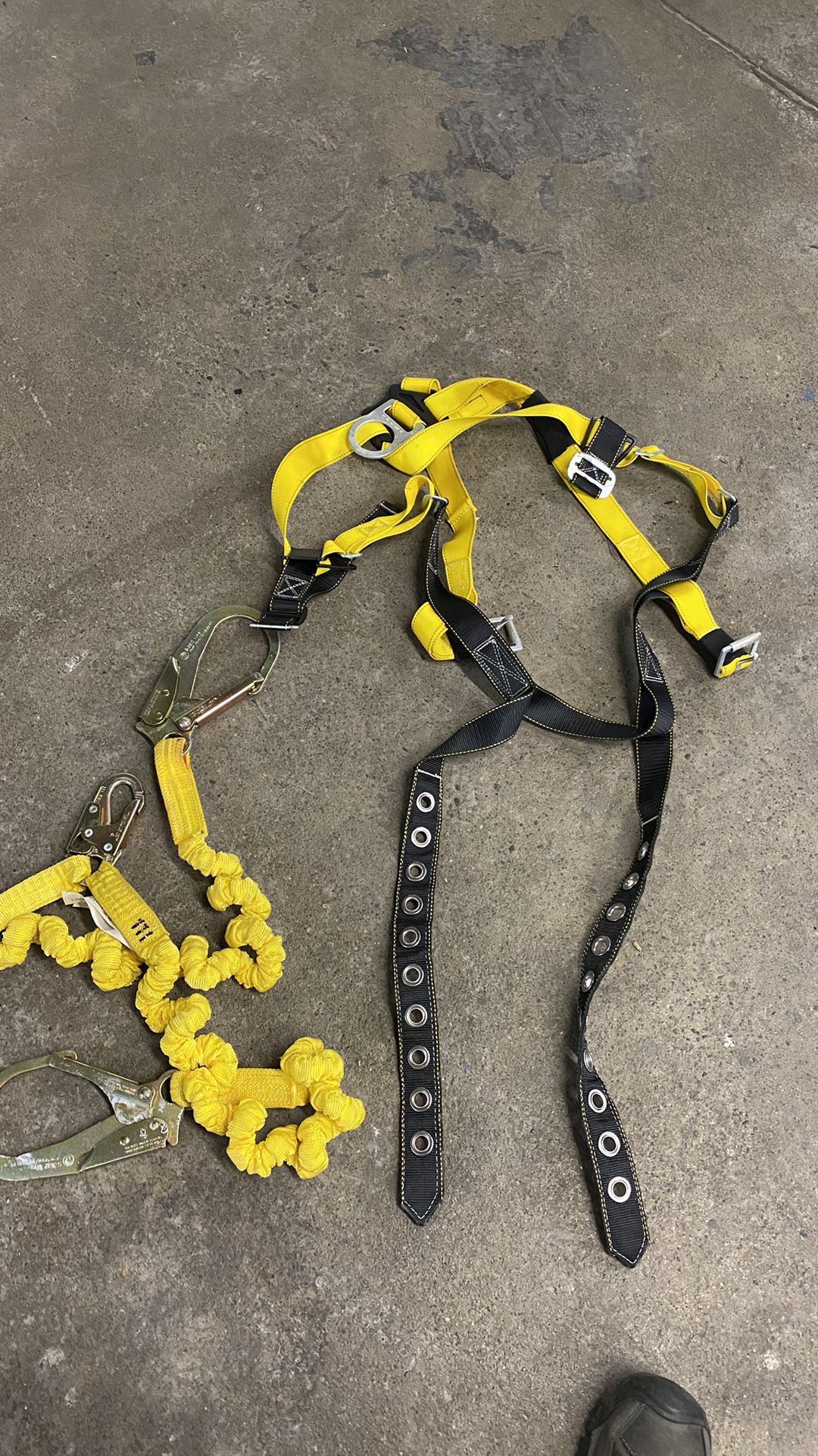 Safety Harness With Quick Release Lanyard 