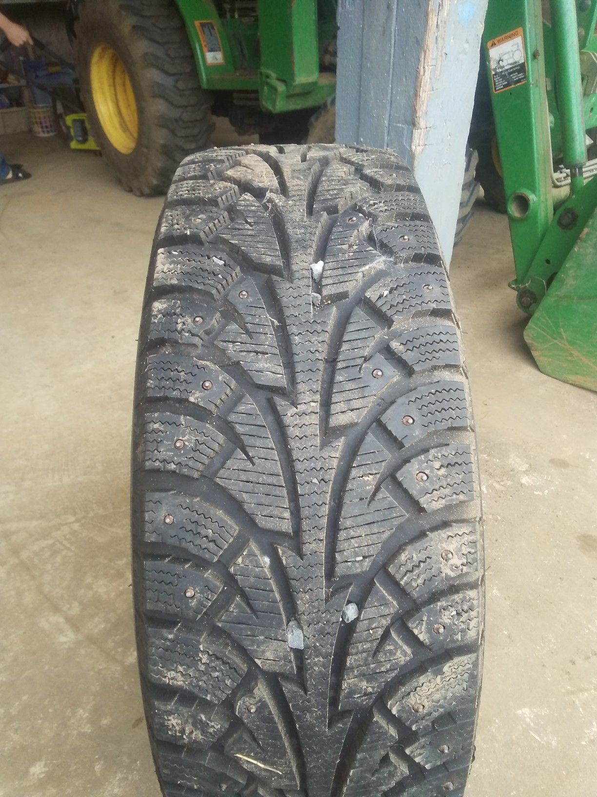 195/65 R15 studded tires like new on universal rims set of 4