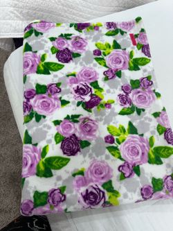 Fleece throw blanket