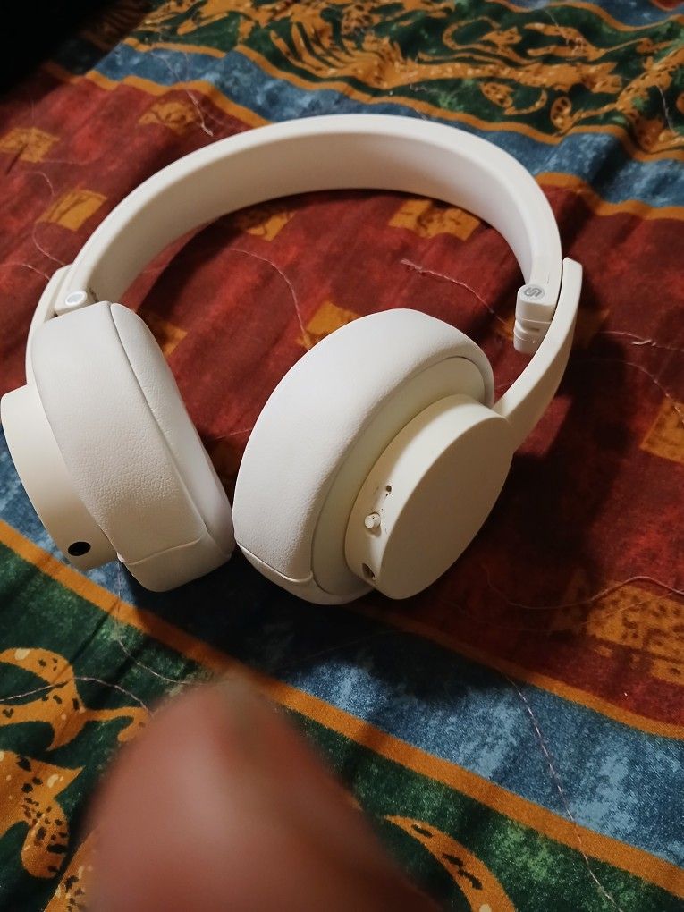 LIKE NEW URBANISTA SEATTLE BLUETOOTH HEADPHONES