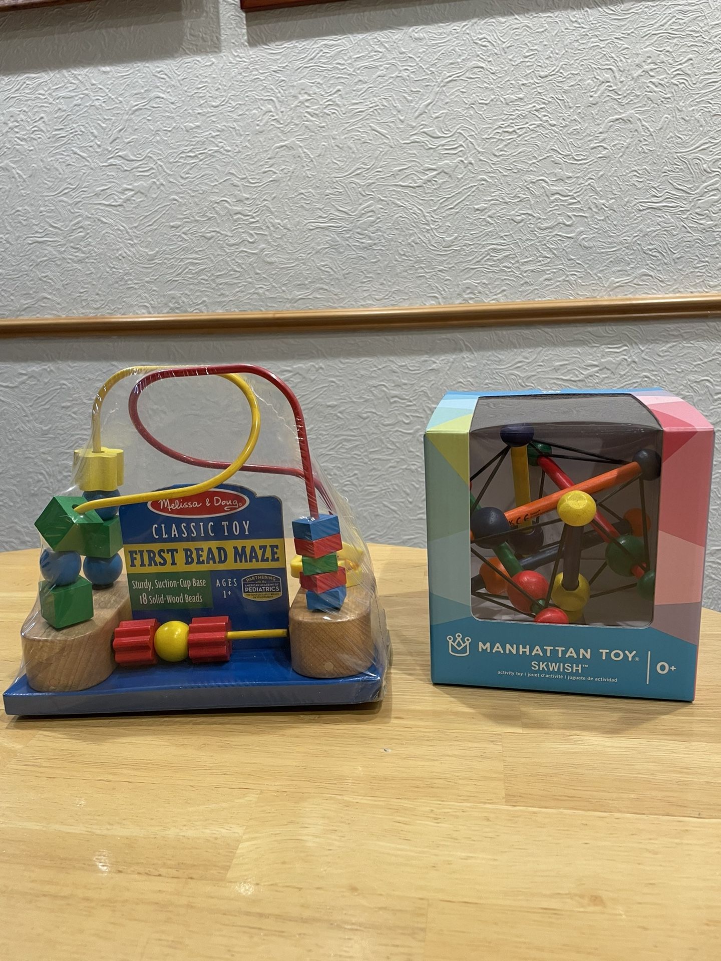 Skwish Manhattan Toy & Melissa & Doug First Bead Maze