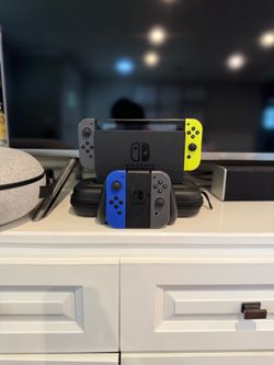 Full Nintendo Switch Bundle (4 joy cons, console, dock, controller) with Accessories and Travel Box