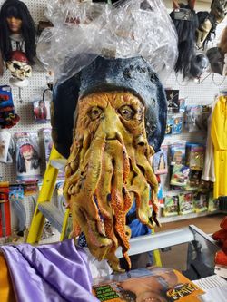 DAVY JONES, PIRATES OF THE CARIBBEAN, COLLECTOR MASK,RARE BRAND NEW