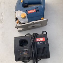 Tool Sale! Ryobi 18V ONE+ Cordless Orbital Jig Saw and Charger - Oferta de herramientas! Sierra caladora orbital inalámbrica Ryobi de 18V Con Cargador