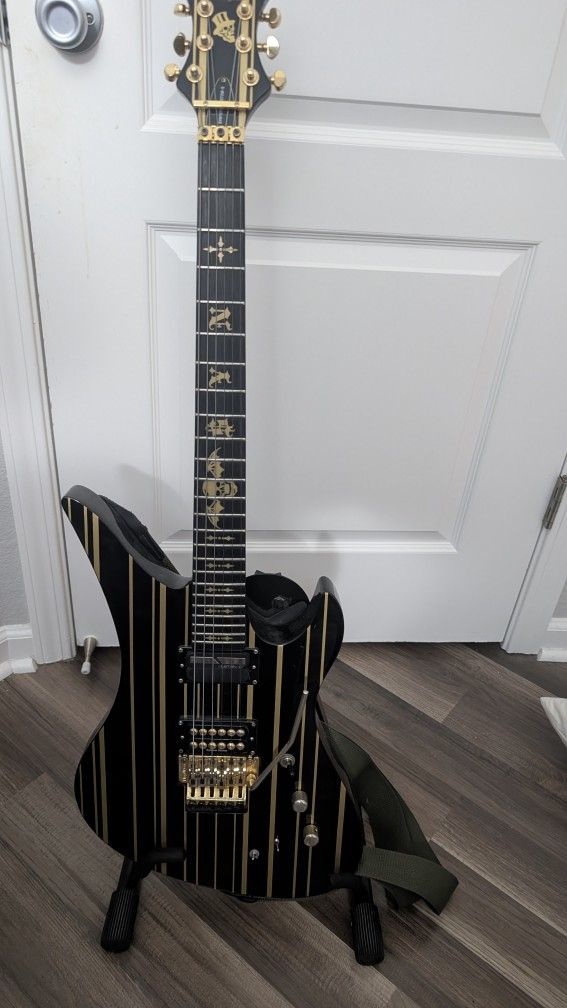 Schecter Synyater Gates Custom-S Gold stripe