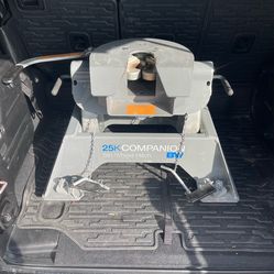 B&W Companion 5th Wheel Hitch for GM Puck system