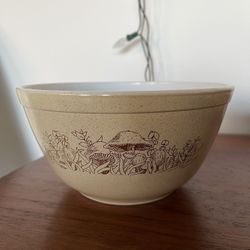 Pyrex Forest Fancies 1.5 Qt mixing Bowl