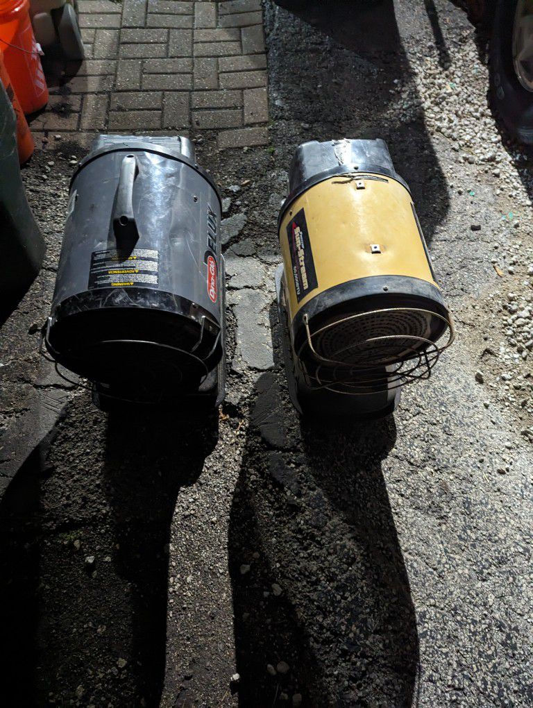 Heaters Radiant forced air heaters both for $125 Need Work Run On Kerosene Or Diesel Fuel
Dyna Deluxe Professional Grade 70,000 BTU This One Start But