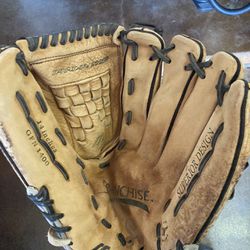Baseball Glove 14 Inch Right Handed In Peoria 