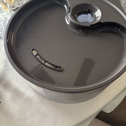 Pet water fountain