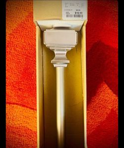 NEW, UMBRE DRAPERY ROD SET, 1" SINGLE DRAPERY, 36"- 66", WITH BRACKETS AND ALL MOUNTING PARTS.