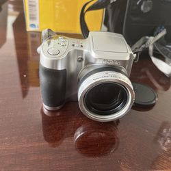 Kodak Easyshare Z710 7.1 MP Digital Camera with 10xOptical Zoom with Camera Case