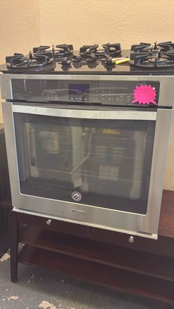 Like new wall oven Whirlpool