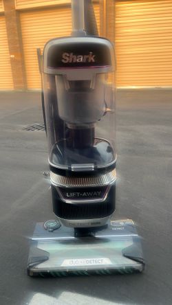 Shark Duo clean detect lift away vacuum