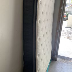 Queen Size Mattress (minimal use)