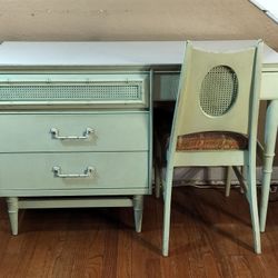 Rare Vintage Mid Century 1960, 4 Drawer Bassett Desk and Matching Desk Chair in the original Green Moss Finish.