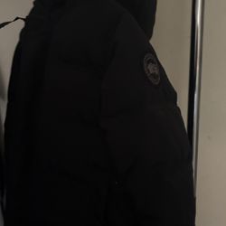 Black badge canada goose 