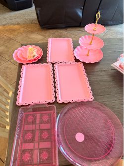 Plastic 2 cake holders, , and trays