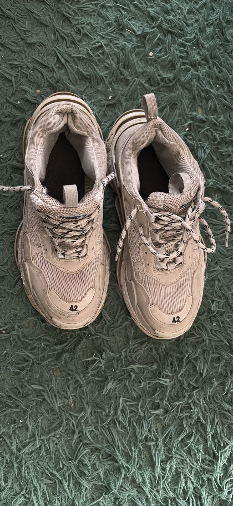 Triple S Balenciagas Beige Sz 42