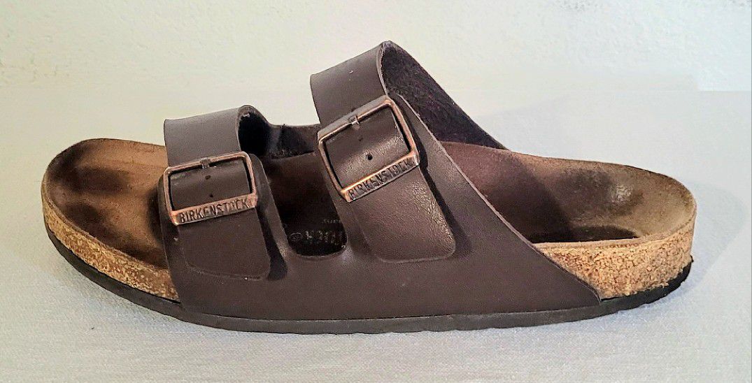 Birkenstocks 42/270 L11M9 Brown Open Leather Sandals Size: M9 for Sale in Desert Hot CA - OfferUp
