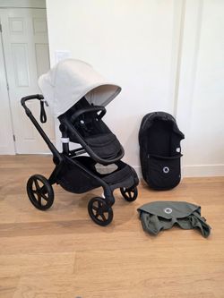 Bugaboo Fox 5 + Bassinet + NEW Extra Canopy