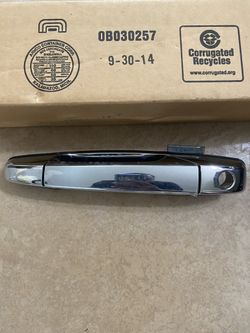 NEW OEM GM front driver side Door Handle fits 2007-2013 Chevy,GM,Cadillac trucks and suv