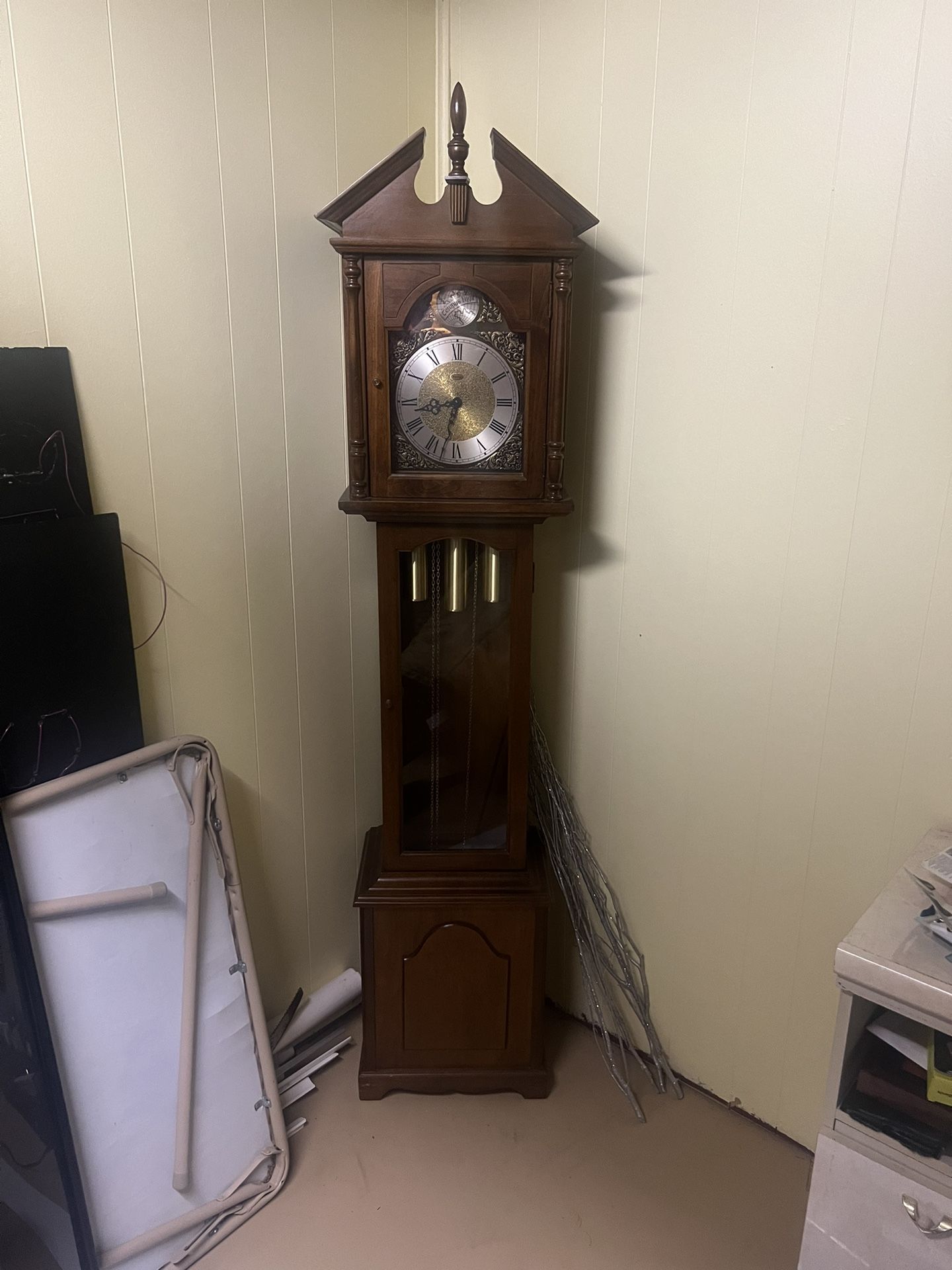 Tempts Fight Ridgway / Grandfather Clock 