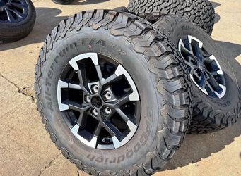 5x LIKE NEW Jeep Wrangler Rubicon wheels BFGoodrich KO2 LT285/70R17 98%