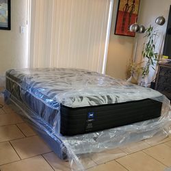 VERY NICE LIKE NEW QUEEN SIZE SEALY POSTUREPEDIC MATTRESS AND BOXSPRING FOR SALE! IN GREAT CONDITION,  FREE DELIVERY